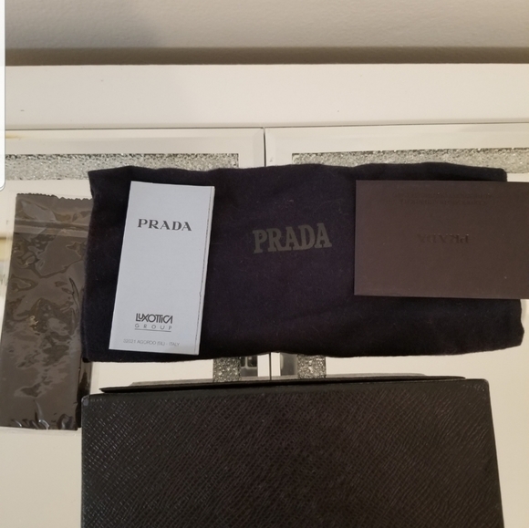 Prada empty sunglasses box and auth paper - Picture 4 of 8
